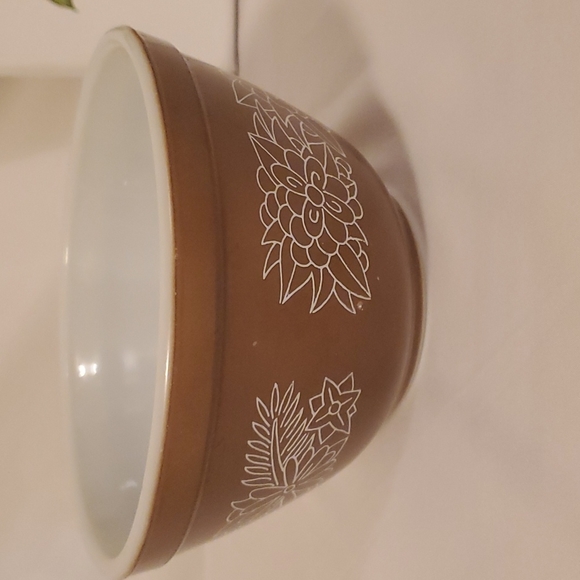 3/$25🌟 Pyrex Woodlands 750ml Bowl 🌳 - Picture 2 of 7